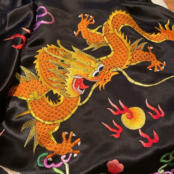 Vtg silk and silk lined hand embroidered  black Kimono. EUC Unisex - Picture 11 of 12